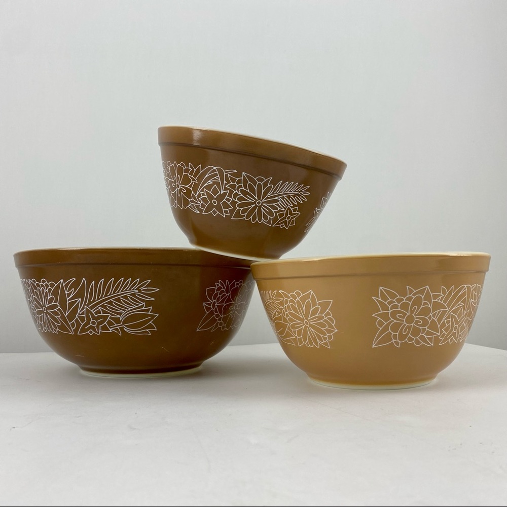 Vintage PYREX••Woodland mixing bowl set of three